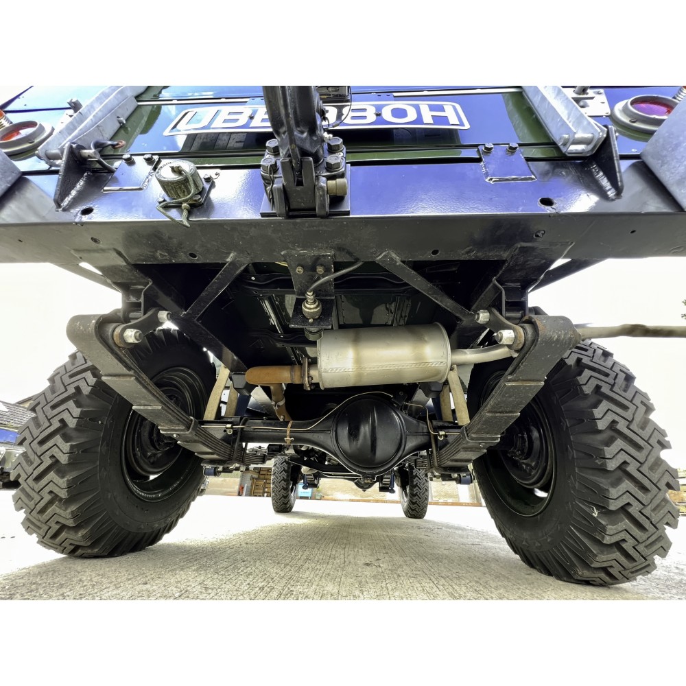 thumbnail interactive-video image 1 of Land Rover Military Series IIA, III & Lightweight Swivel Housing Gaiter Kit - 276954 1 of 2